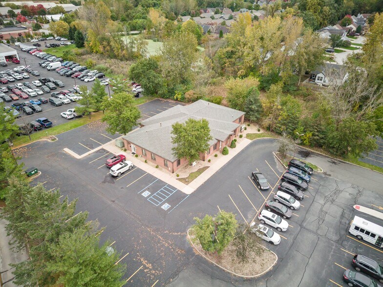 More Photos Of 1651-1657 Thornapple Way, Valparaiso Medical For Lease