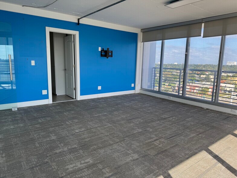 More Photos Of 1720 Harrison St, Hollywood Office Residential For Sale