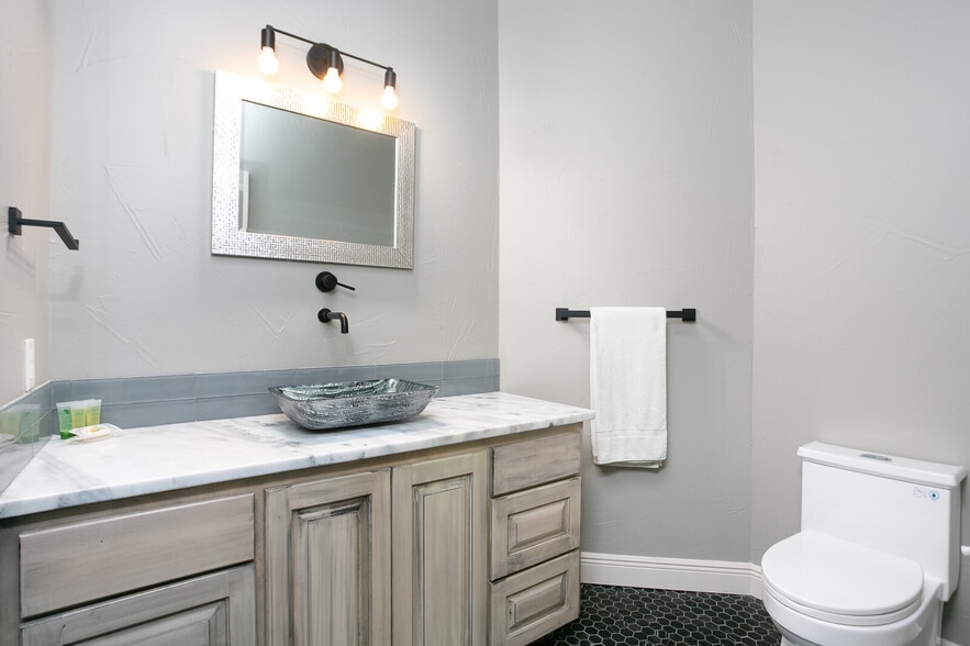 More Photos Of 301 W State Highway 72, Kenedy Hotel For Sale