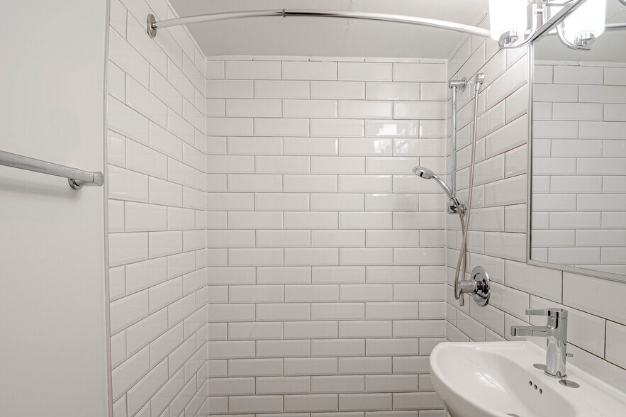 More Photos Of 105 Rue Milton, Montréal Apartments For Sale