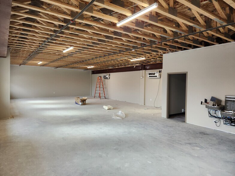 More Photos Of 1107 Southgate, Windsor Manufacturing For Lease