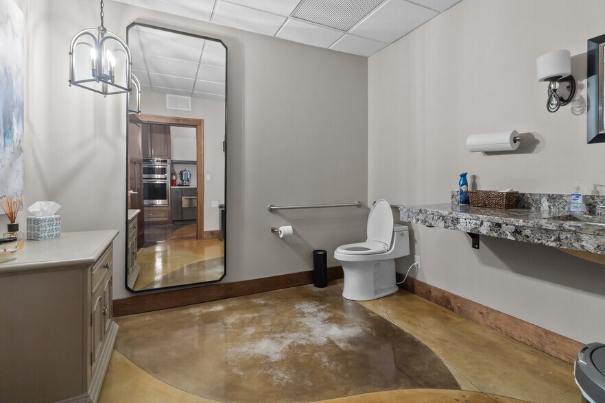 More Photos Of 2492 Crest Dr, Lake Geneva Office For Sale