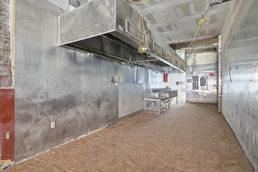 More Photos Of 833 N Market St, Wilmington Storefront Retail Residential For Sale