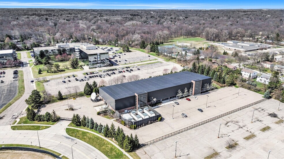 More Photos Of 2240 Cunningham Dr, Troy Flex For Sale