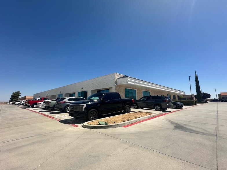 More Photos Of 42281 10th St W, Lancaster Office For Sale