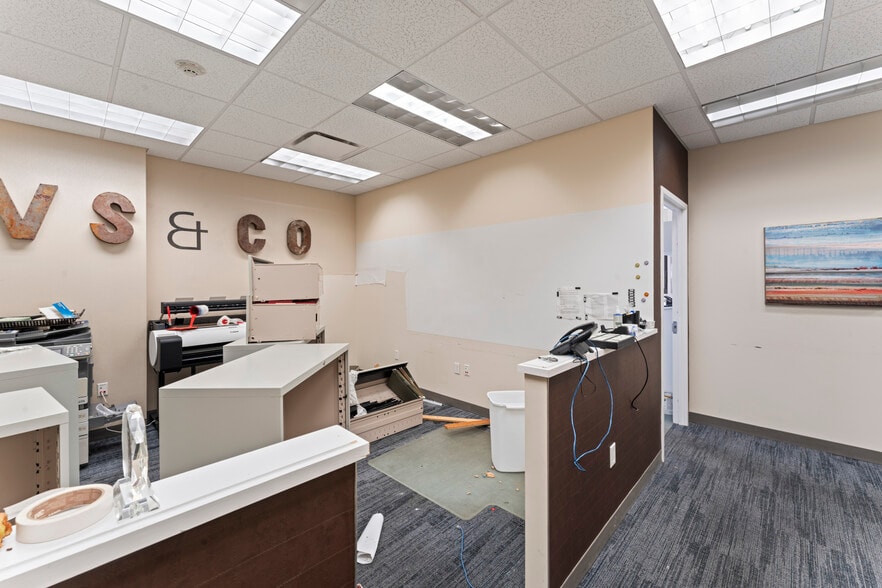 More Photos Of 23 Ryan St, Stamford Flex For Sale