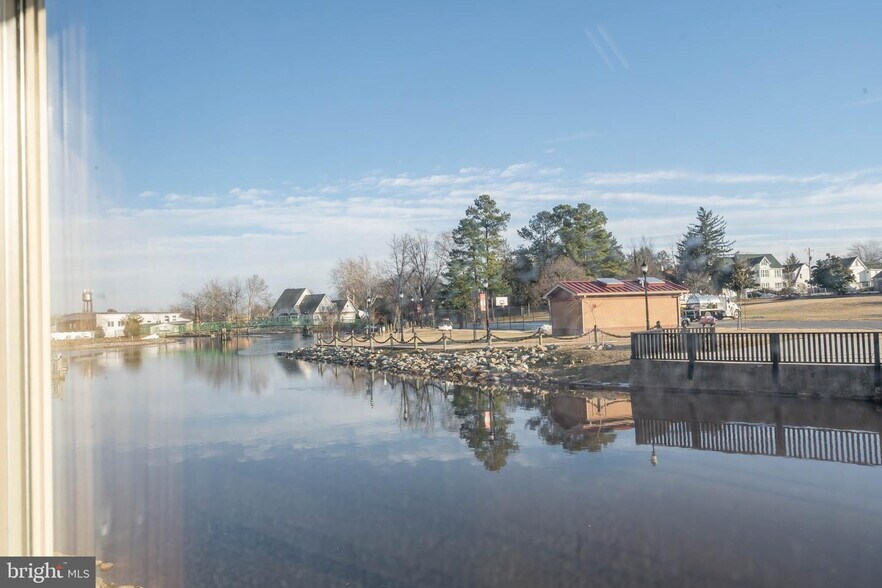 More Photos Of 112 Park Ave, Milford Flex For Sale