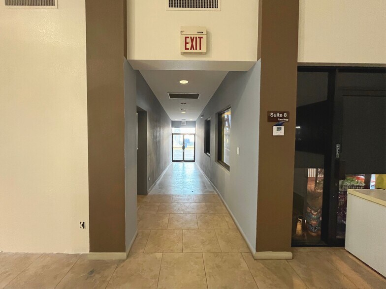 More Photos Of 2828 S Country Club Dr, Mesa Storefront Retail Office For Lease