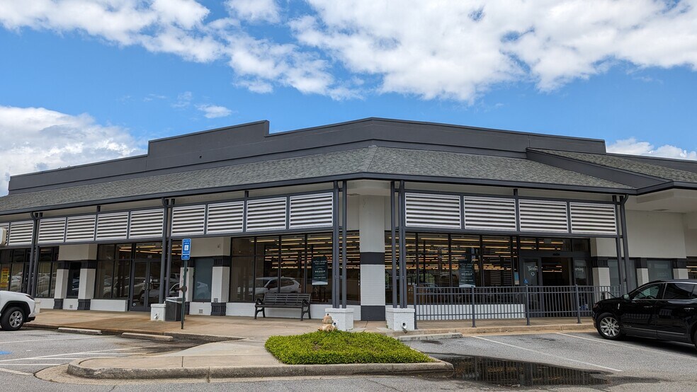 More Photos Of 310-380 Commerce Dr, Peachtree City Unknown For Lease