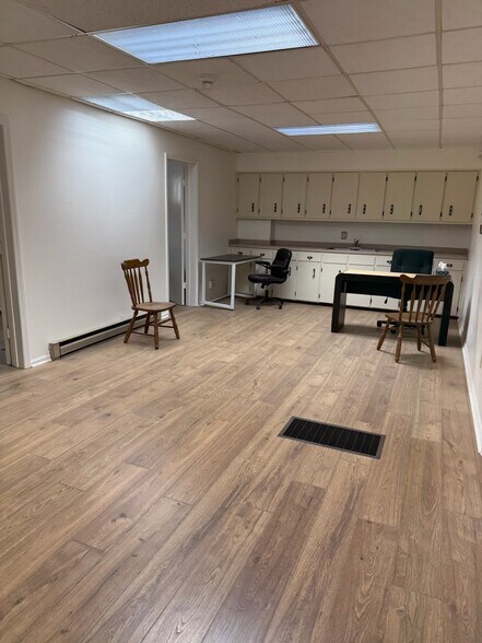 More Photos Of 900 US Highway 221 Bus, West Jefferson Office Residential For Lease