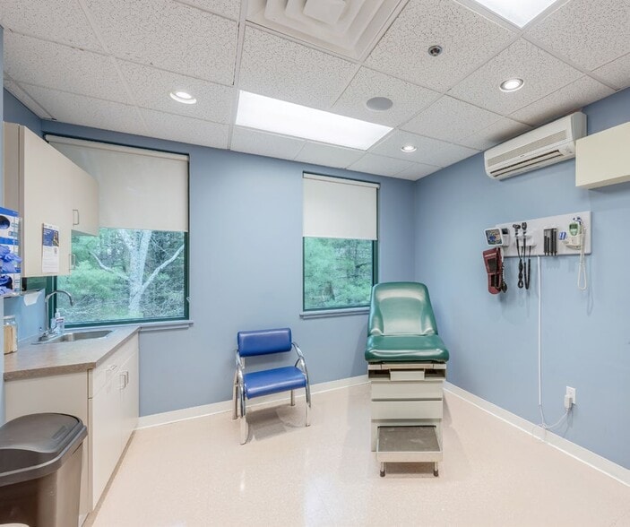 More Photos Of 1407 S County Trl, East Greenwich Medical For Sale