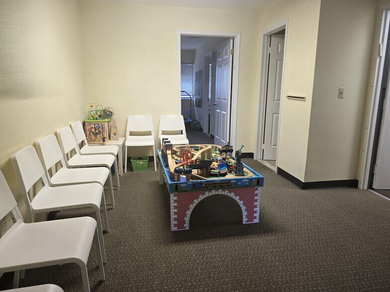 More Photos Of 518 Clifton Ave, Clifton Office For Lease