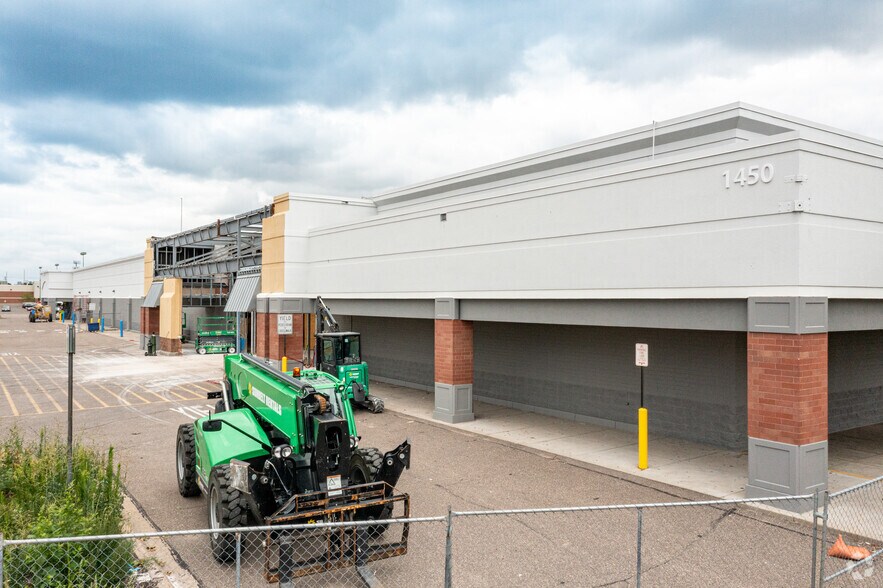 More Photos Of 1390-1440 W University Ave, Saint Paul Unknown For Lease