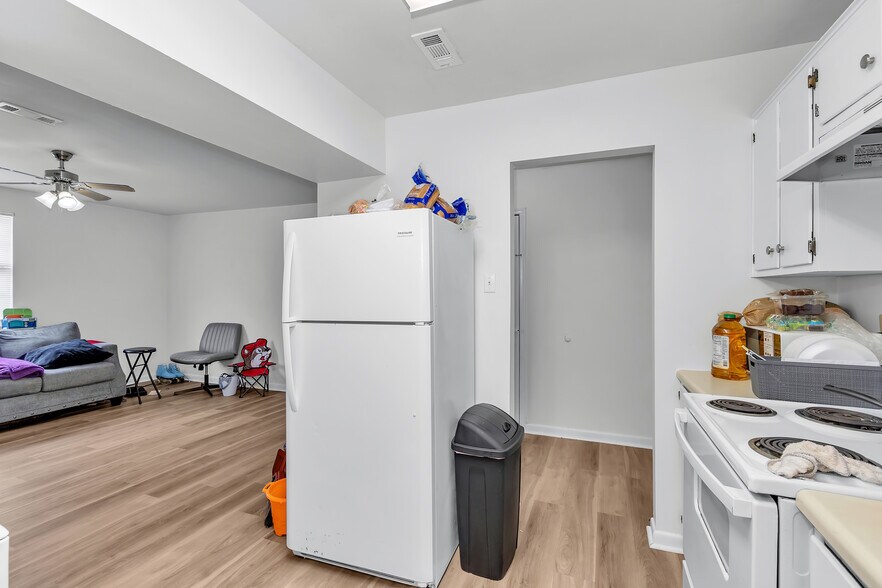 More Photos Of 170 Westwood Dr, Thomson Apartments For Sale