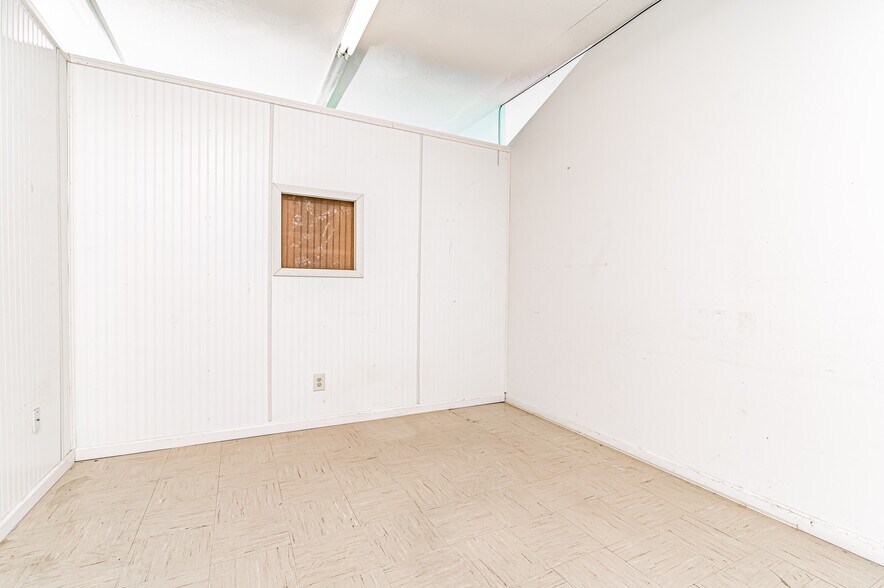 More Photos Of 1003 E Jackson Blvd, Jonesborough General Retail For Sale