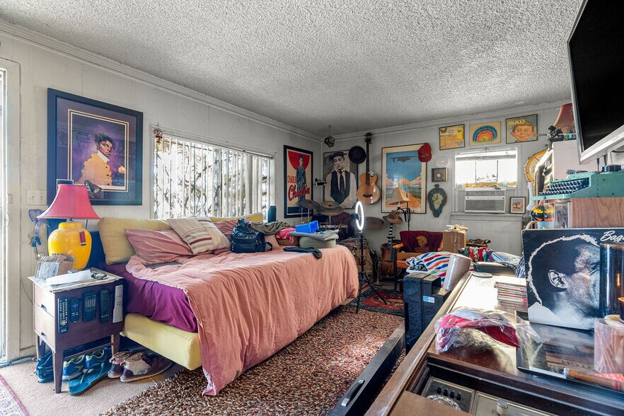 More Photos Of 2200 W Burbank Blvd, Burbank Freestanding For Sale