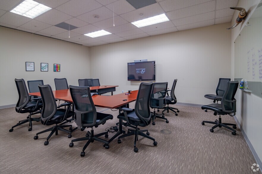 More Photos Of 10000 Rogers Run, San Antonio Office For Sale