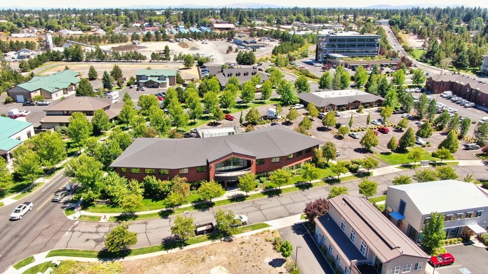 More Photos Of 320 SW Upper Terrace Dr, Bend Office For Lease