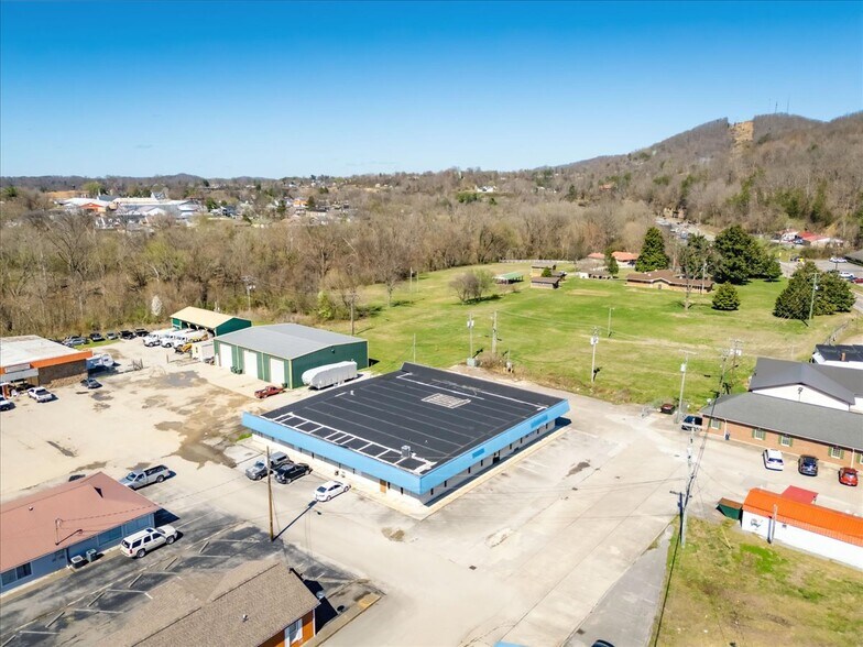 More Photos Of 841 S Highway 25 W, Williamsburg Flex For Sale