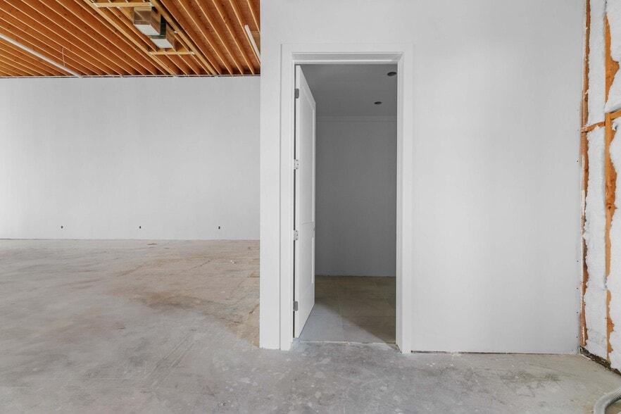 More Photos Of 5933 Vineland Ave, North Hollywood Storefront For Lease