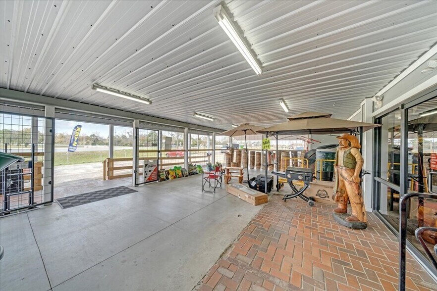 More Photos Of 1600 E Oglethorpe Blvd, Albany Freestanding For Sale
