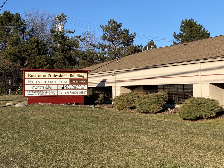 Primary Photo Of 2565 S Rochester Rd, Rochester Hills Medical For Lease