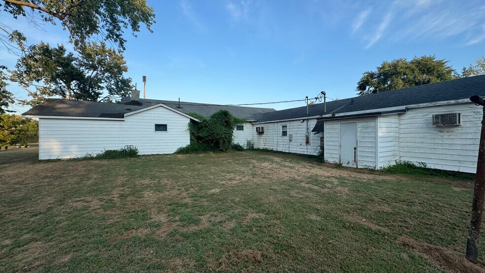 More Photos Of 1950 N Illinois Ave, Carbondale Apartments For Sale