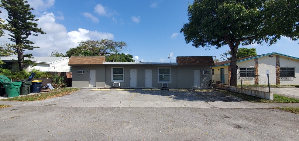 More Photos Of 24 SW 13th St, Dania Beach Apartments For Sale