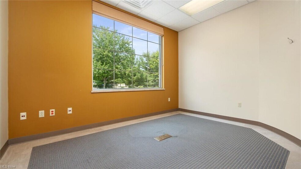 More Photos Of 61246 Southgate Rd, Cambridge Medical For Sale