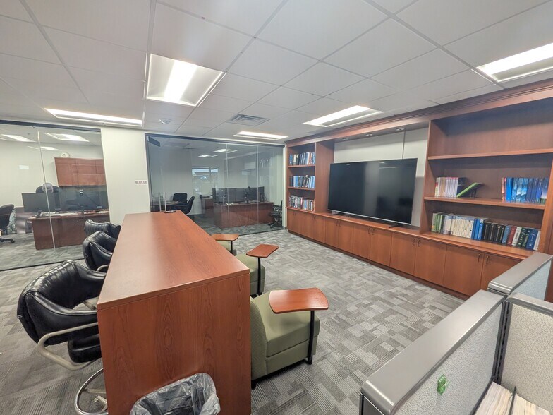 More Photos Of 3033 N 44th St, Phoenix Office For Lease
