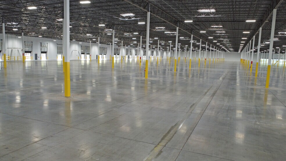 More Photos Of 1375 Howell Rd, Duncan Distribution For Lease