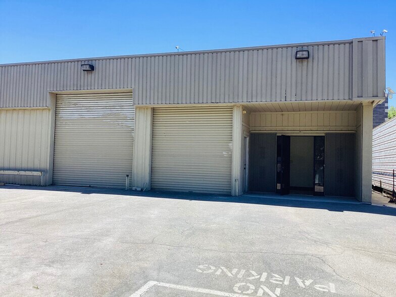 More Photos Of 2152 N Briarwood Ave, Fresno Warehouse For Sale