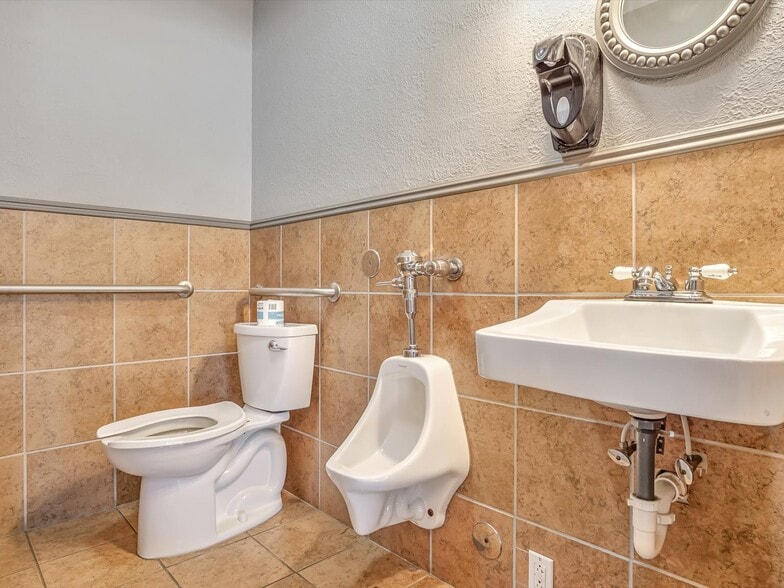 More Photos Of 214 Main St, Ruma Restaurant For Sale