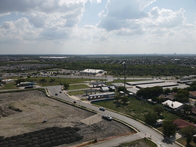 More Photos Of 7407 Glen Mont Dr, San Antonio Freestanding For Lease
