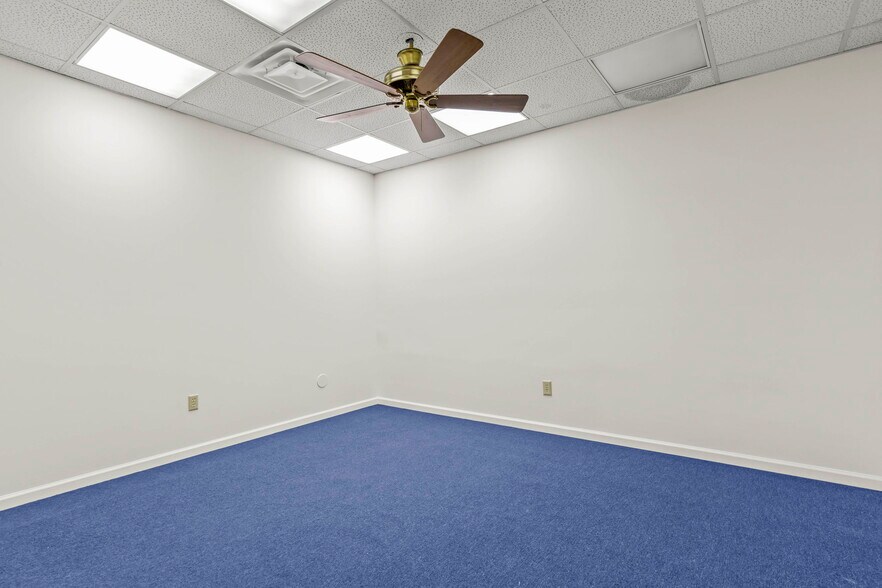 More Photos Of 73 E Wilson Bridge Rd, Worthington Office For Sale