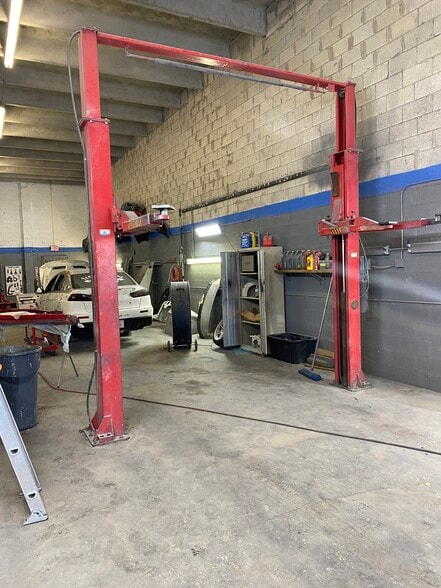 Primary Photo Of 12448 SW 128th St, Miami Warehouse For Lease