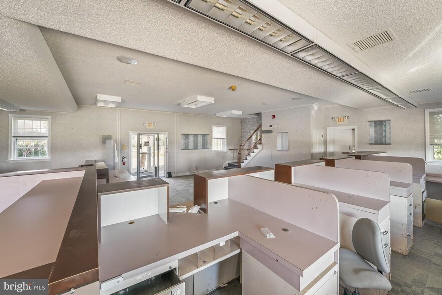 More Photos Of 4943 Landis Ave, Vineland Bank For Lease