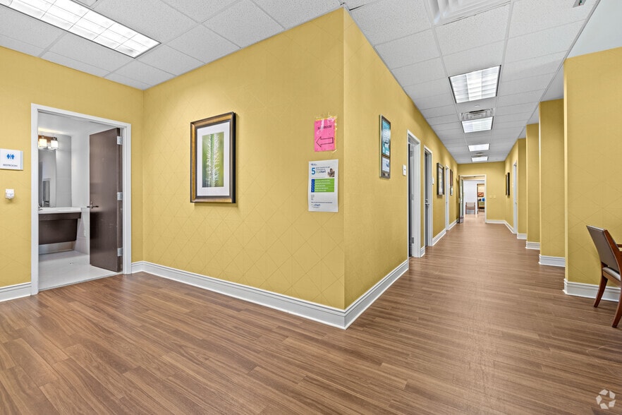 More Photos Of 1040 University Blvd, Portsmouth Office For Lease