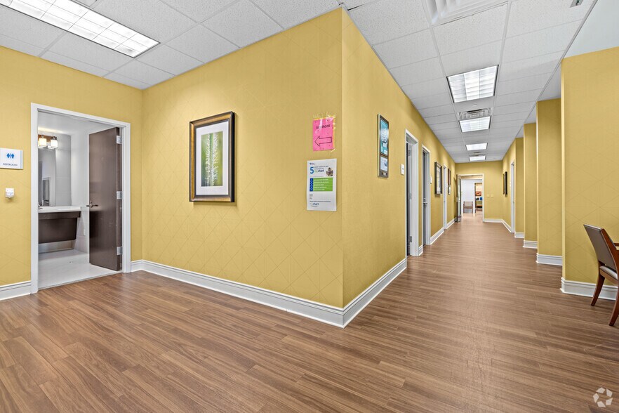 More Photos Of 1040 University Blvd, Portsmouth Office For Sale