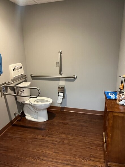 More Photos Of 1449 Old Waterbury Rd, Southbury Office For Sale