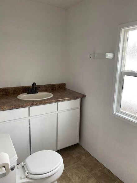 More Photos Of 950 Rogue River Hwy, Grants Pass Office For Sale