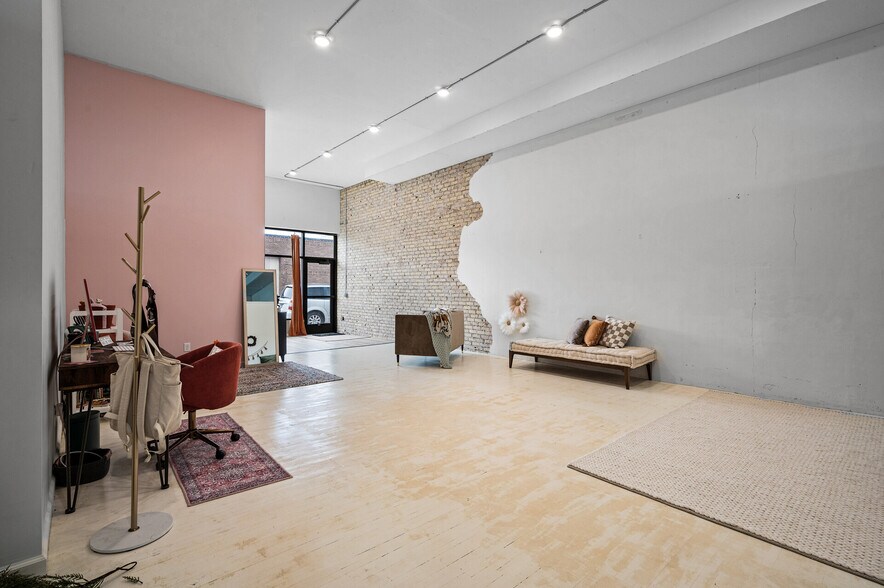 More Photos Of 102 State St N, Waseca Office For Sale