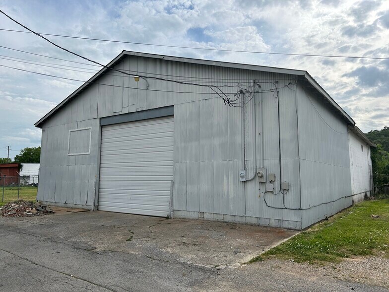 More Photos Of 515 S Noble St, Anniston Light Distribution For Sale