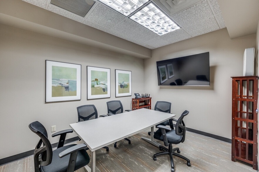 More Photos Of 1900 Country Club Dr, Mansfield Bank For Lease