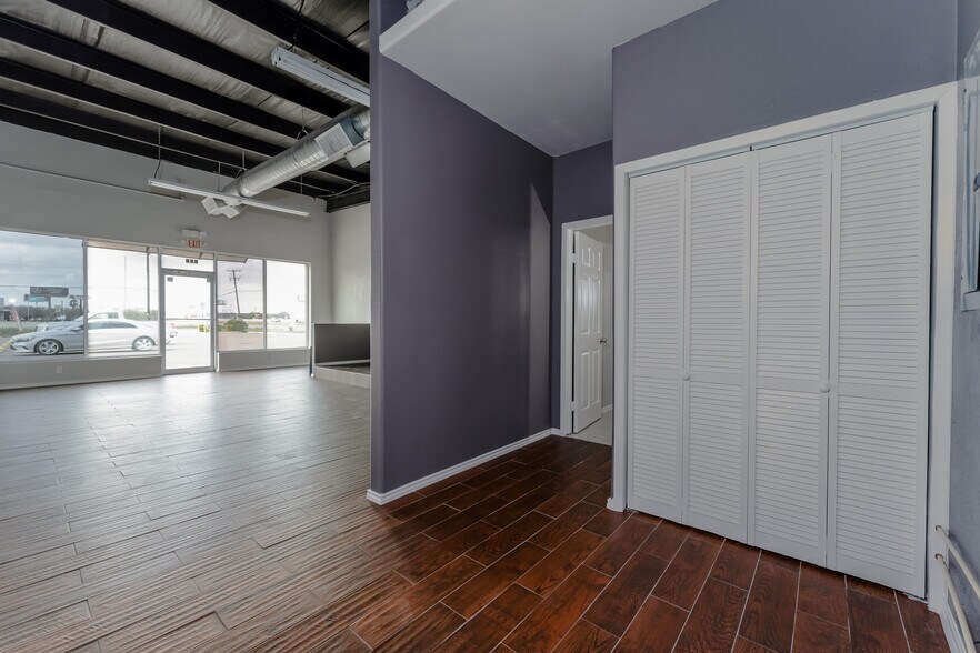 More Photos Of 801 Zillock Rd, San Benito Storefront For Sale