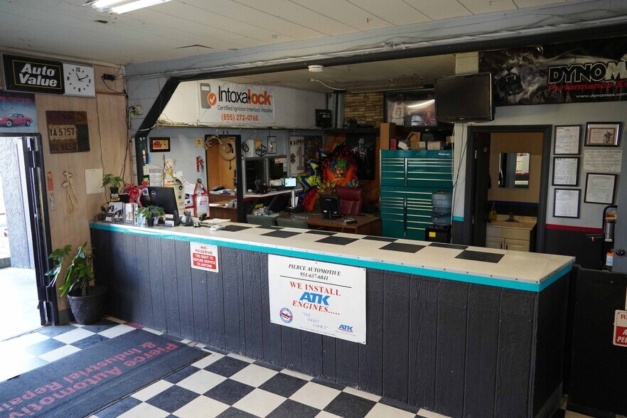 More Photos Of 10941 Hole Ave, Riverside Auto Repair For Sale