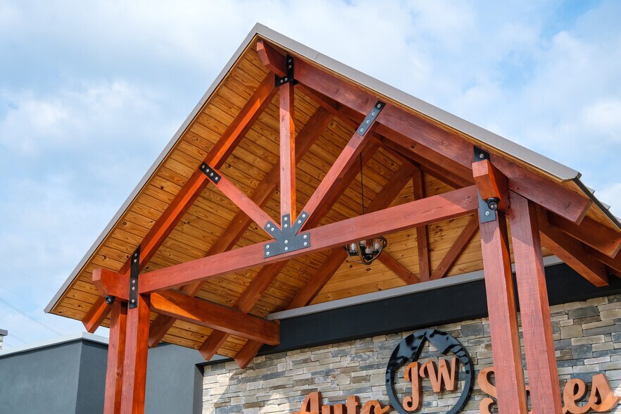 More Photos Of 3251 S Main St, Harrisonburg Auto Dealership For Lease