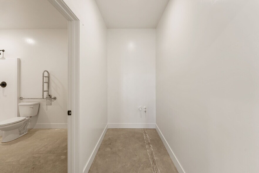 More Photos Of 3709 5650 w, Cedar City Industrial For Lease