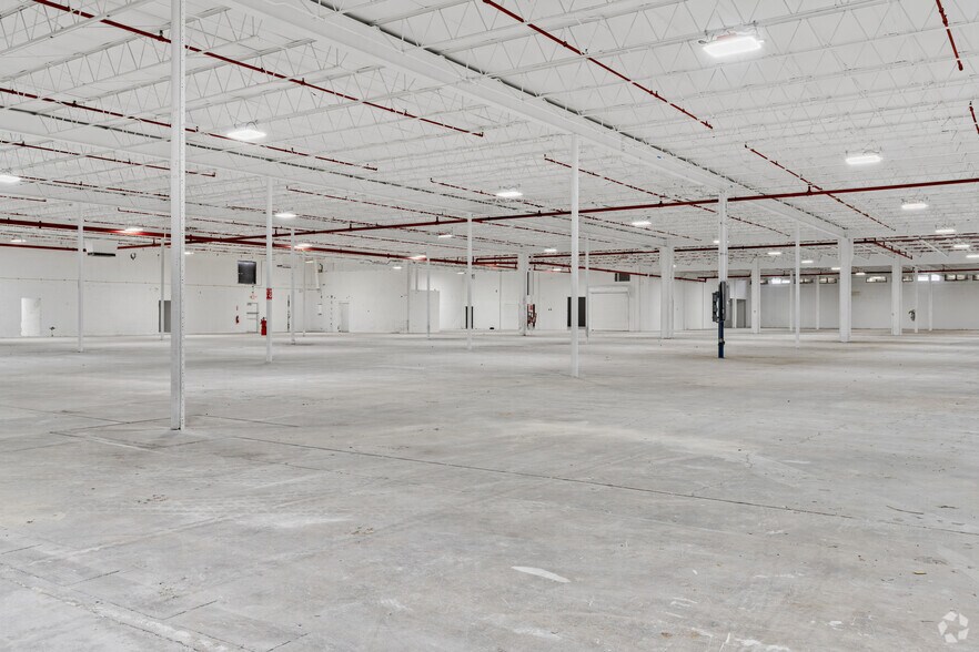 More Photos Of 6501 NW 37th Ave, Miami Warehouse For Lease