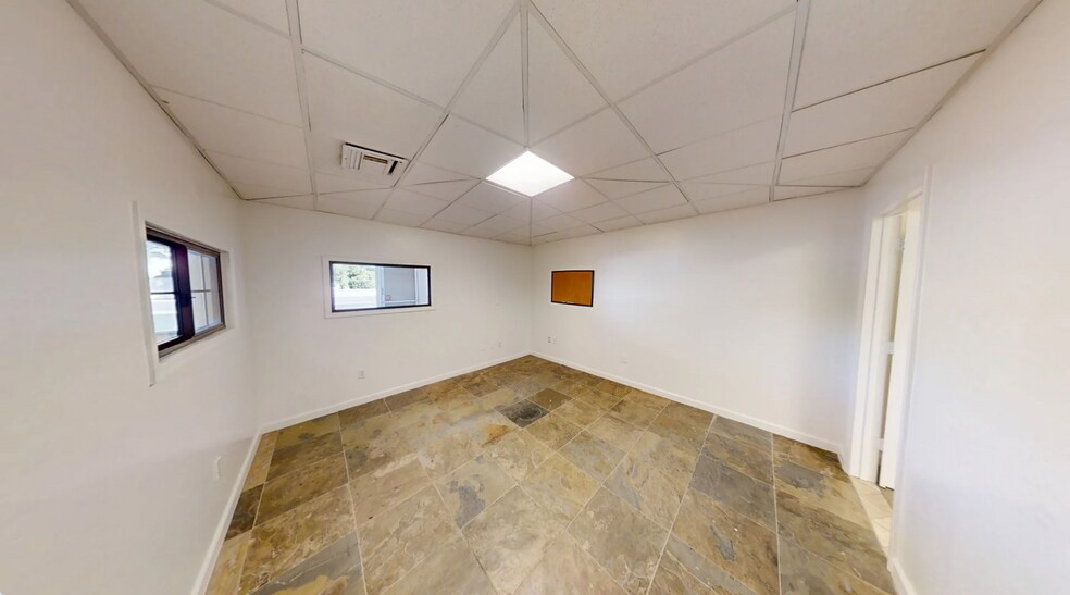 More Photos Of 16624 N 32nd St, Phoenix Storefront Retail Office For Lease